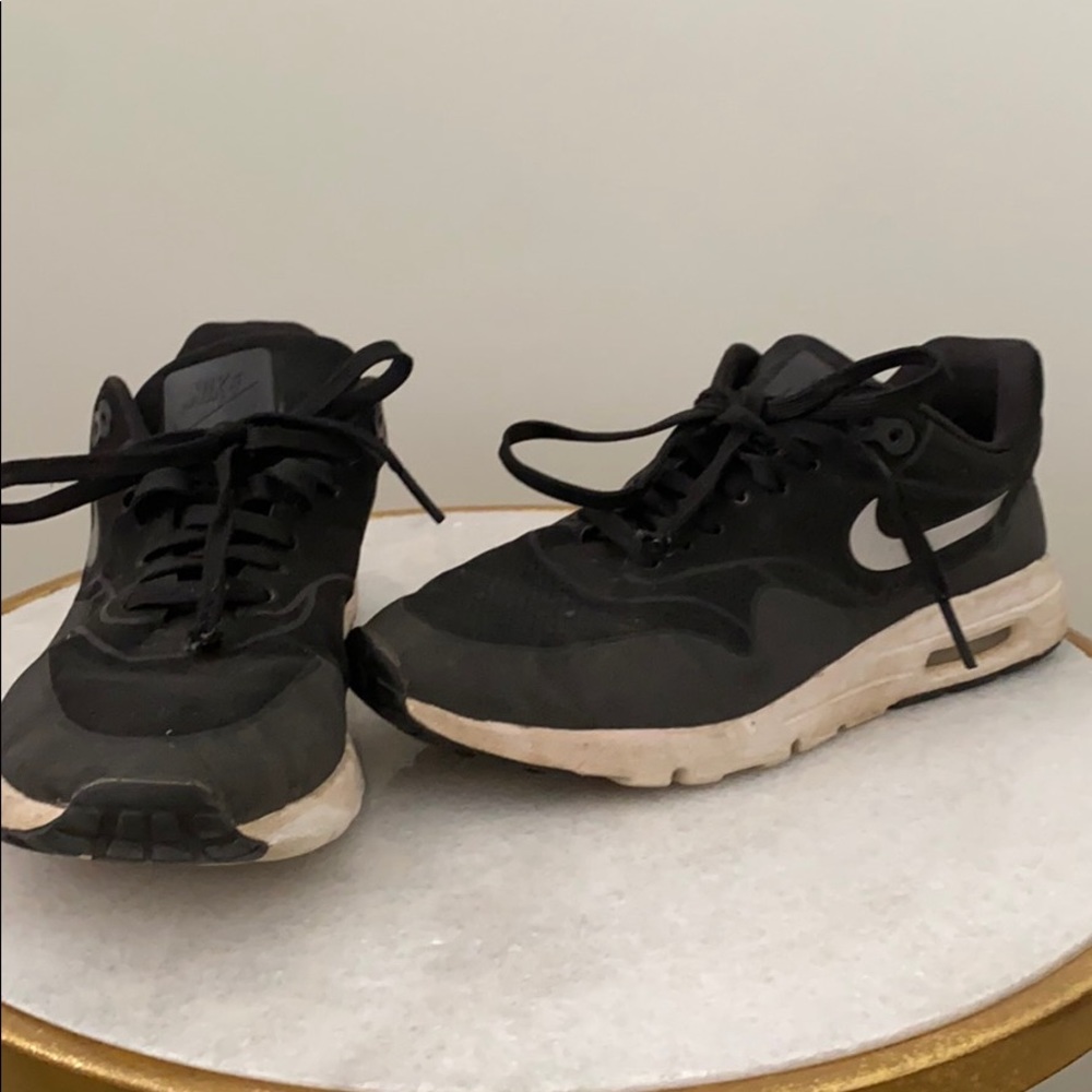 Nike Air Max tennis shoes